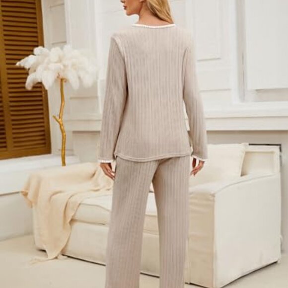 Women's Fleece Pajama Set with Pockets, Long Sleeve Lounge Wear - Picture 5 of 8